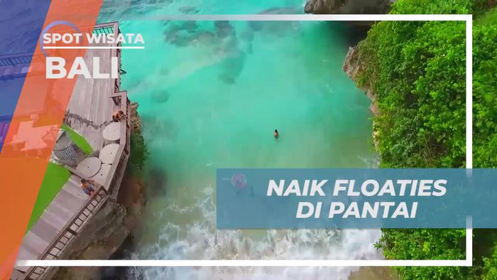 Bersantai Menggunakan Floaties di Pantai Suluban, Bali