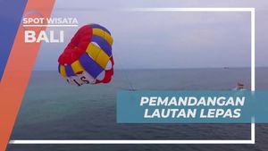 Pemandangan Lautan Lepas dari Parasailing, Bali
