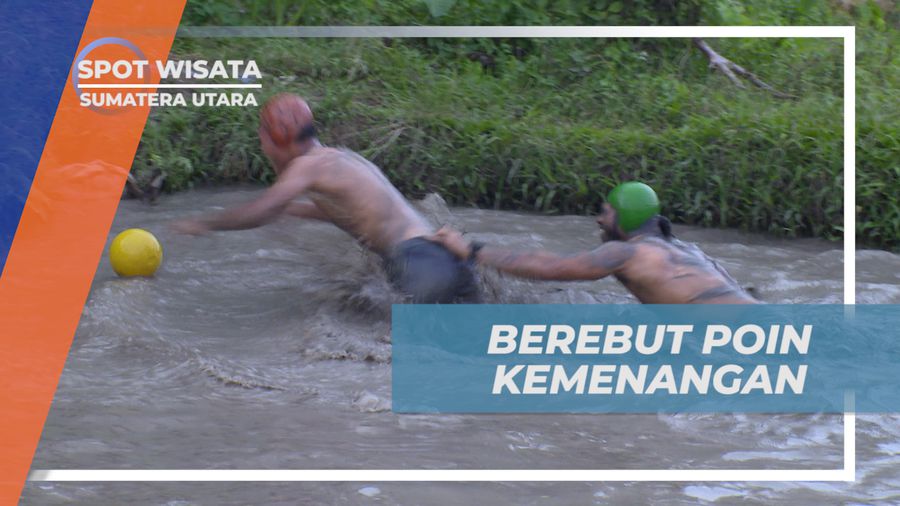 Bersaing Ketat Mencari Poin Kemenangan dalam Lomba Bola Lumpur di Sumatera Utara