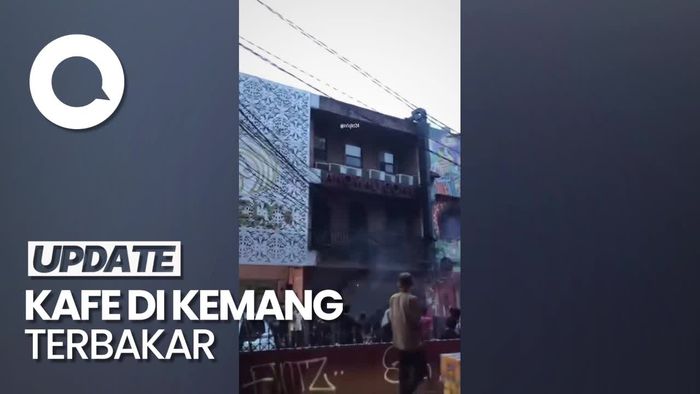 Video Penampakan Kebakaran Kafe di Kemang Jaksel