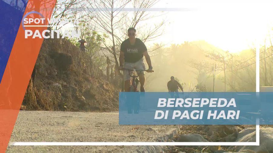 Bersepeda Menyusuri Pagi yang Segar di Pacitan