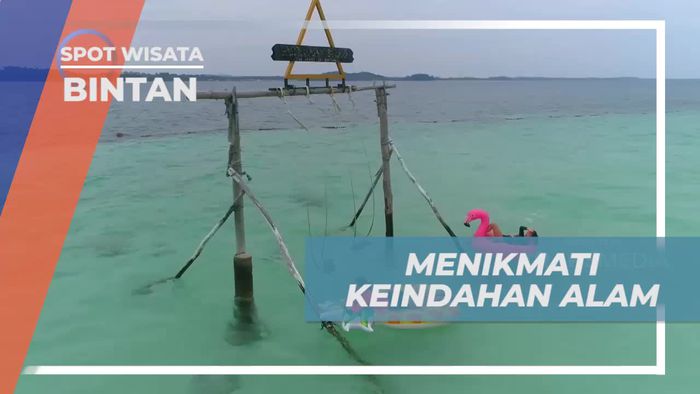 Bersantai dan Menikmati Pemandangan Laut di White Sand Island, Bintan
