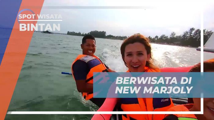 Menyusuri Keindahan Laut dengan Katamaran di New Marjoly Beach, Bintan