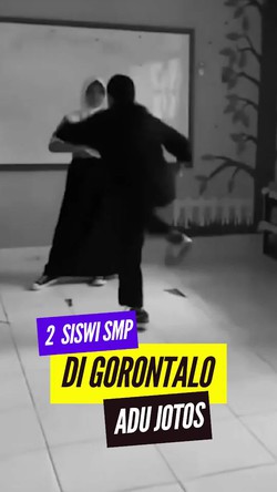 Video Heboh 2 Siswi SMP di Gorontalo Adu Jotos dalam Kelas gegara Saling Sindir