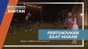 Menikmati Barbeque Sambil Menyaksikan Pertunjukan Jugling Fire di Resort Bintan