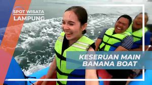 Serunya Bermain Banana Boat di Lampung