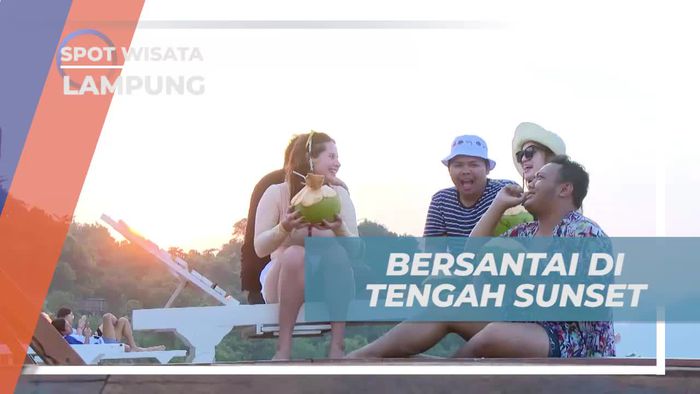 Bersantai Sambil Menikmati Sunset di Lampung