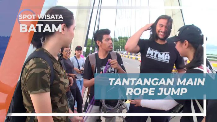 Menghadapi Tantangan Main Rope Jump di Jembatan Barelang