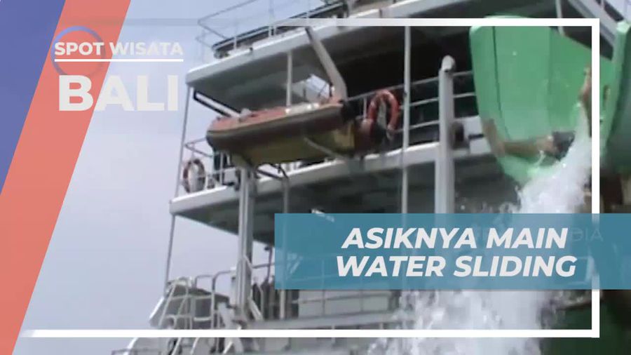 Asyiknya Bermain Water Sliding di Nusa Lembongan, Bali
