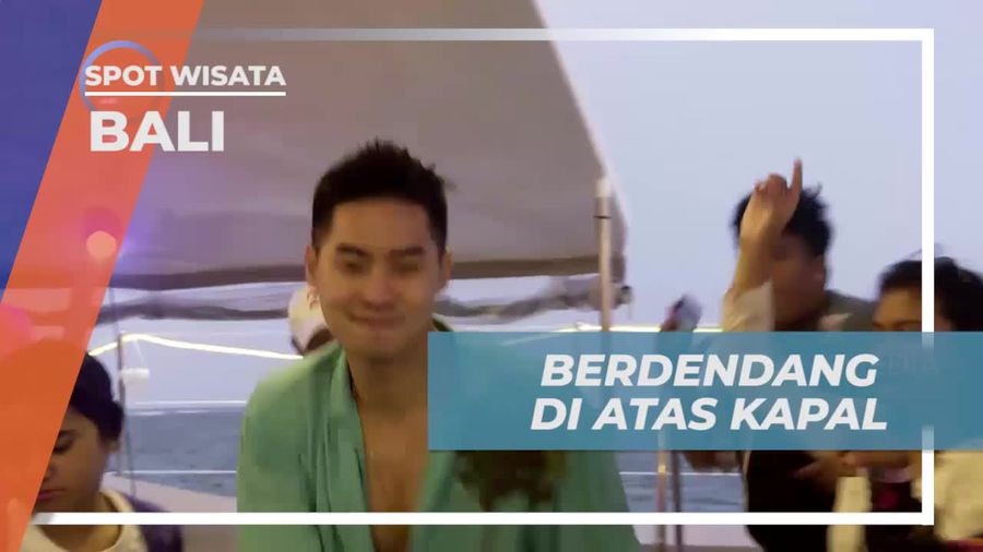 Berdendang dan Menari di Atas Kapal Pesiar Bali