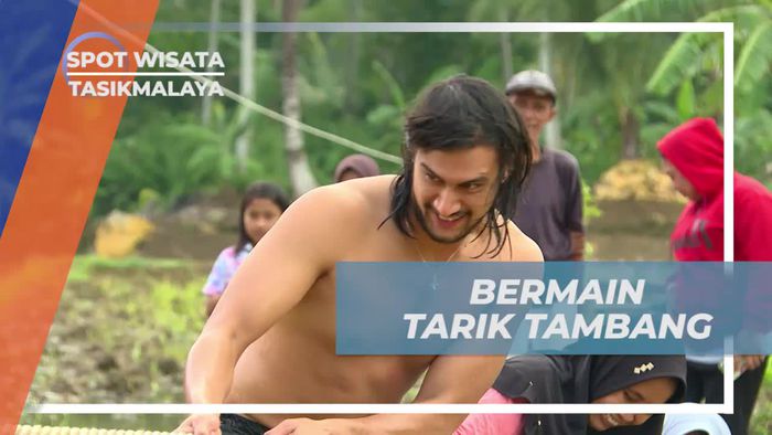 Serunya Bermain Tarik Tambang Bersama Warga Kampung Datar Wangi Tasikmalaya