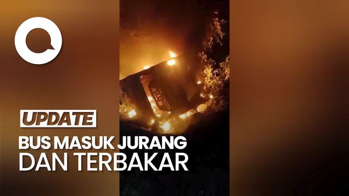 Video Ngerinya Bus Masuk Jurang hingga Terbakar di Lampung