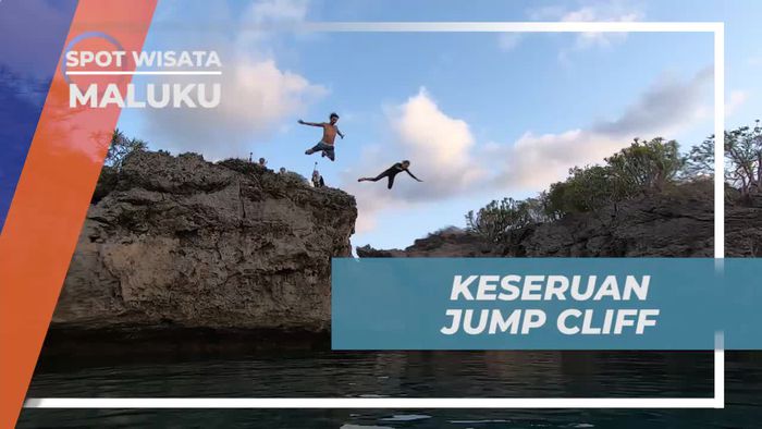 Menikmati Serunya Jump Cliff di Pulau Sembunyi, Maluku
