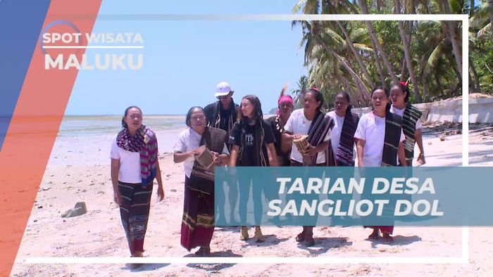 Menari Bersama Warga Desa Sangliot Dol, Maluku