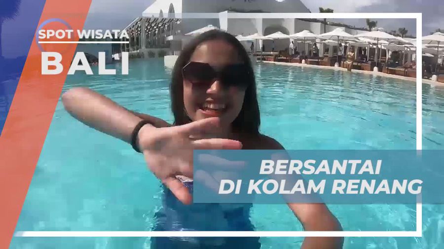 Berenang di Kolam Renang Hotel dengan Pemandangan Bali yang Memukau
