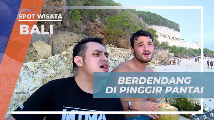 Berdendang dan Menikmati Senja di Pantai Bali