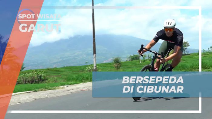 Bersepeda Menyusuri Pemandangan Hijau Cibunar, Garut