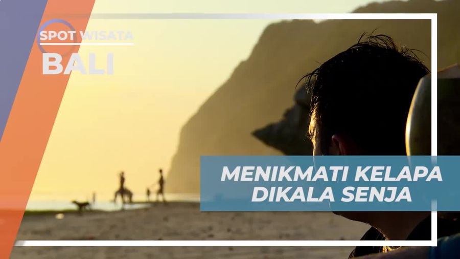 Menikmati Segarnya Kelapa di Sore Hari di Bali