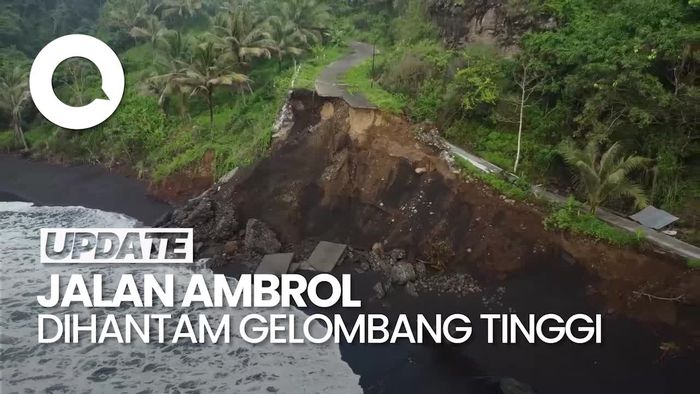 Video: Jalan di Lumajang Ambrol Dihantam Gelombang Tinggi Pantai Selatan