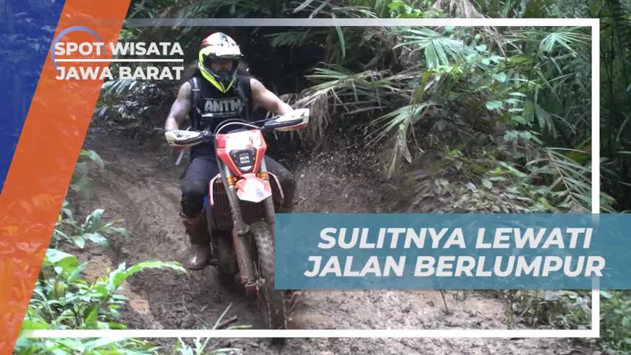 Melewati Jalur Berlumpur dengan Motor Cross di Desa Bunter, Ciamis