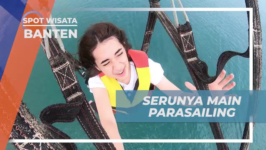Mengudara dengan Parasailing dan Menikmati Pemandangan Anyer, Banten