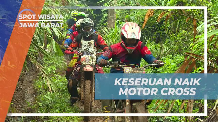 Keseruan Menyusuri Jalur Licin dengan Motor Cross di Desa Bunter, Ciamis