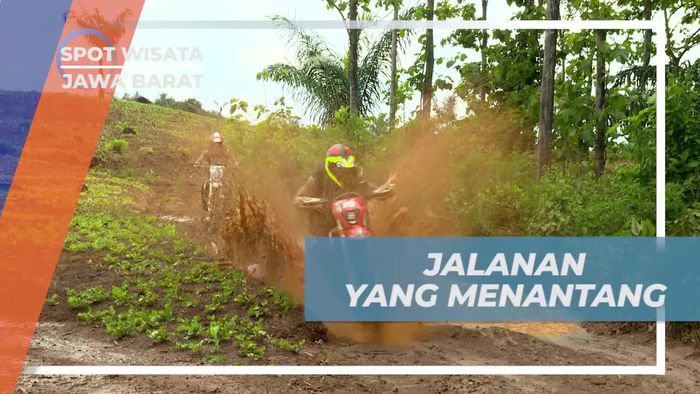 Melewati Jalan Menantang dengan Motor Cross di Desa Bunter, Ciamis