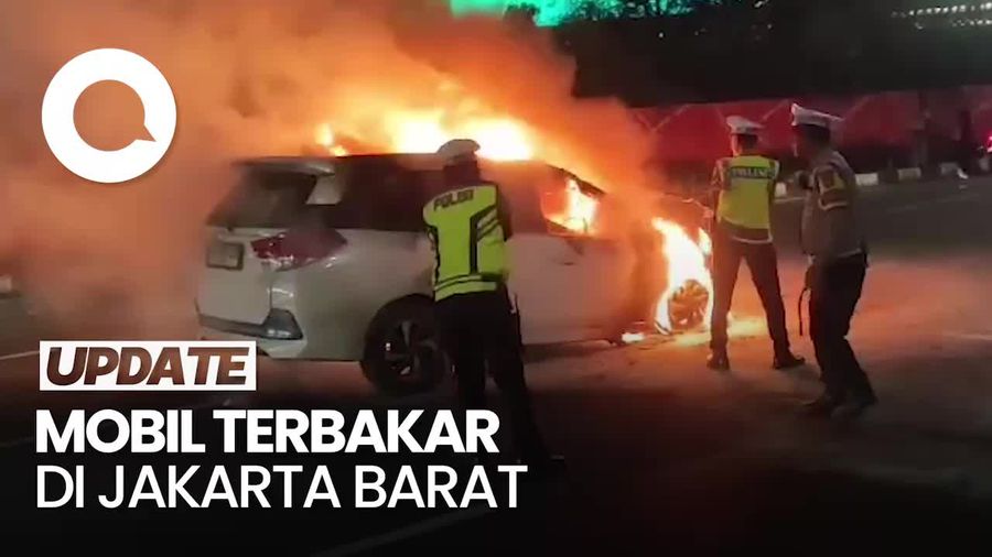 Video: Mobil Terbakar di Tomang Jakbar, Api Muncul dari Kap Mesin