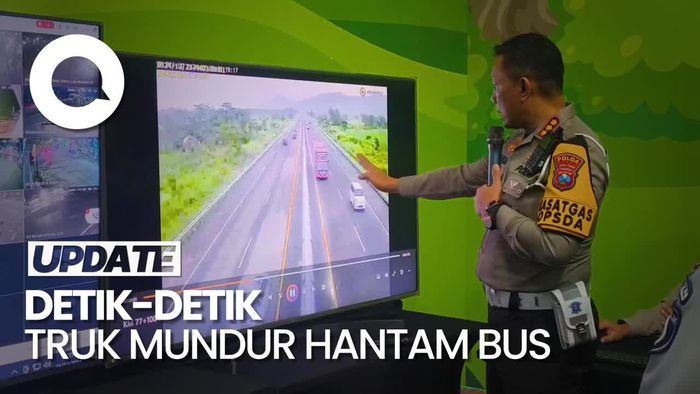 Video Detik-detik Truk Mundur dan Hantam Bus di Tol Pandaan-Malang