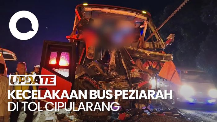 Video: Momen Evakuasi Korban Kecelakaan Maut Bus Peziarah di Tol Cipularang