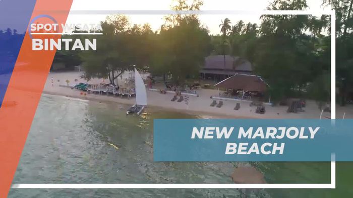 Menyusuri Laut dengan Katamaran di New Marjoly Beach, Bintan