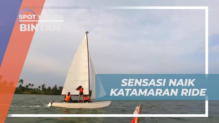 Menikmati Sensasi Katamaran Ride di Marjoly Beach, Bintan