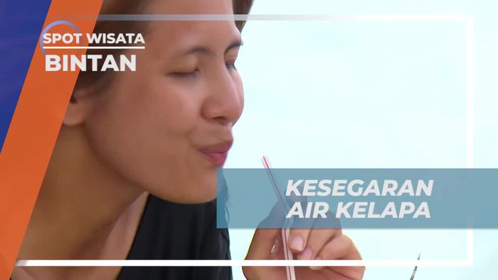 Nikmati Kesegaran Air Kelapa Setelah Bermain di Marjoly Beach, Bintan