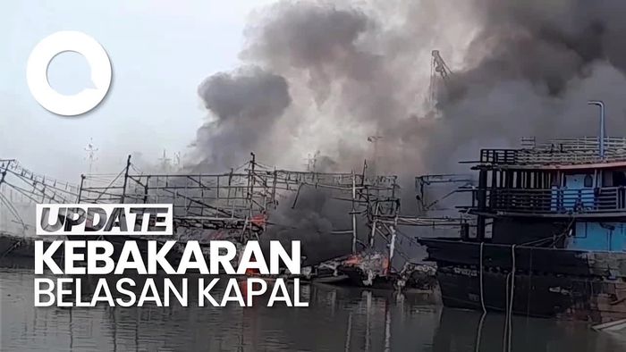 Video Kebakaran Belasan Kapal di Pelabuhan Tegal