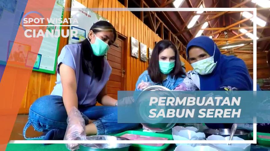 Serunya Pembuatan Sabun Sereh di Cianjur
