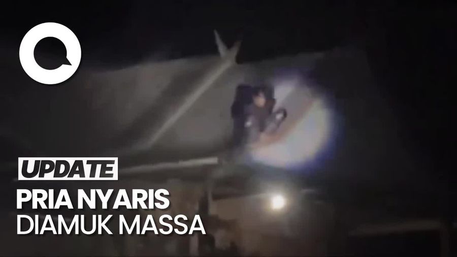Video: Pria Nyaris Diamuk Gegara Kepergok Naik Atap Rumah Warga di Pinrang