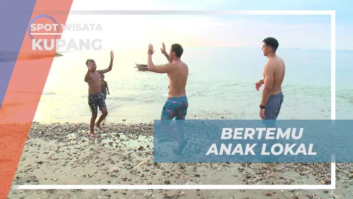 Bermain Seru Bersama Anak Lokal di Pantai Lasiana Kupang
