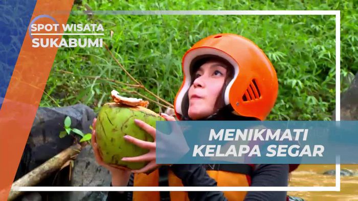 Menikmati Kelapa Segar Setelah River Tubing di Sukabumi
