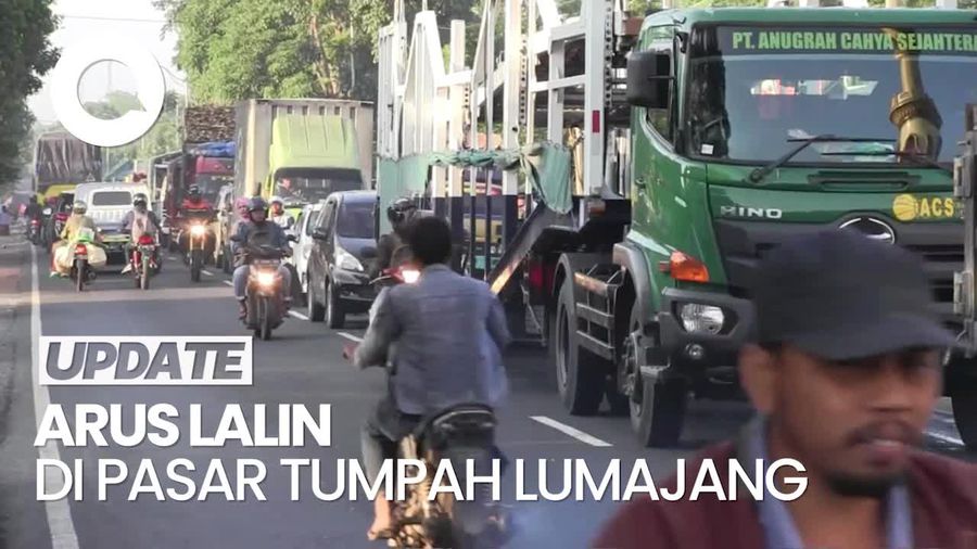 Video: Suasana Lalin di Pasar Tumpah Lumajang Jelang Tahun Baru 2025