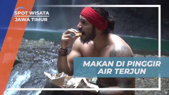 Bersantai Sambil Makan di Pinggir Air Terjun, Jawa Timur