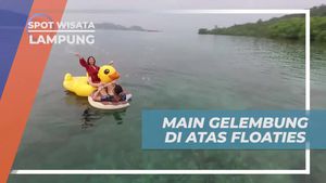 Bermain Gelembung Seru di Atas Floties, Lampung