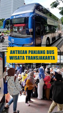 Video: Tingginya Antusias Warga Naik Bus Tingkat TransJakarta di Libur Tahun Baru