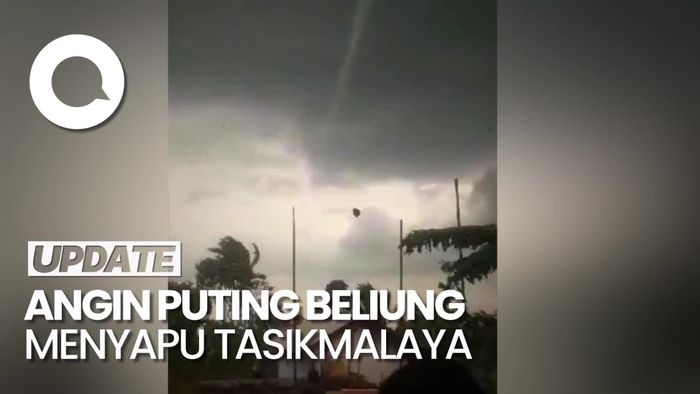 Video Detik-detik Angin Puting Beliung Rusak Puluhan Rumah di Tasikmalaya