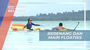 Berenang Santai dan Bermain Floties di Pulau Leebong, Belitung