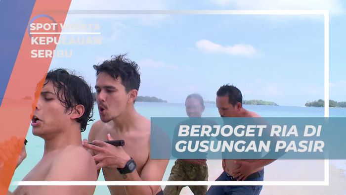 Bergoyang Gembira dan Bernyanyi di Gusungan Pasir, Kepulauan Seribu