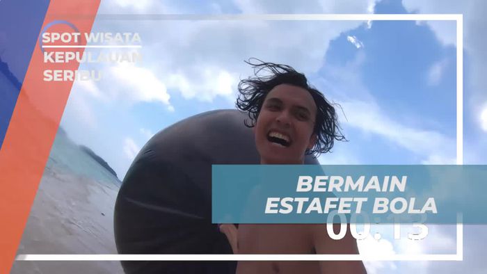 Seru-seruan Bermain Estafet Bola Raksasa di Gusungan Pasir, Kepulauan Seribu