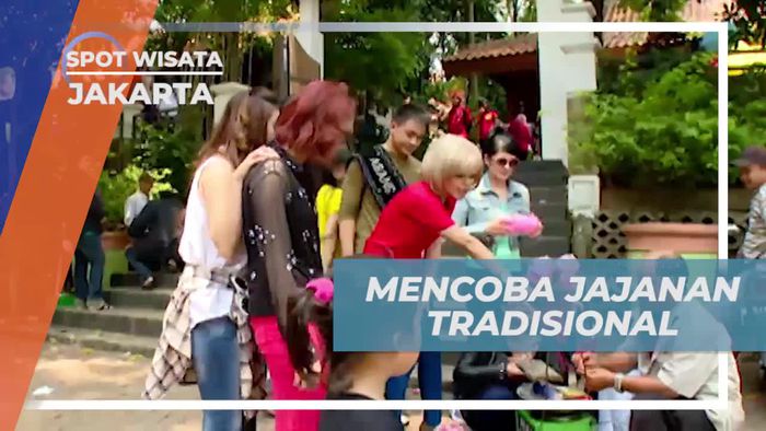 Mencicipi Jajanan Tradisional di Setu Babakan, Jakarta