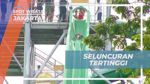 Menaklukkan Seluncuran Tertinggi di Waterboom, Jakarta
