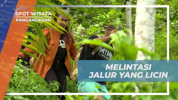 Melintasi Jalur Licin Menuju Curug, Pangandaran