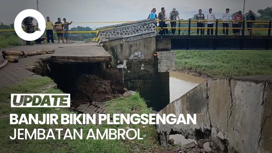 Video: Detik-detik Tembok Penahan Jembatan Sungai Welang di Pasuruan Ambrol